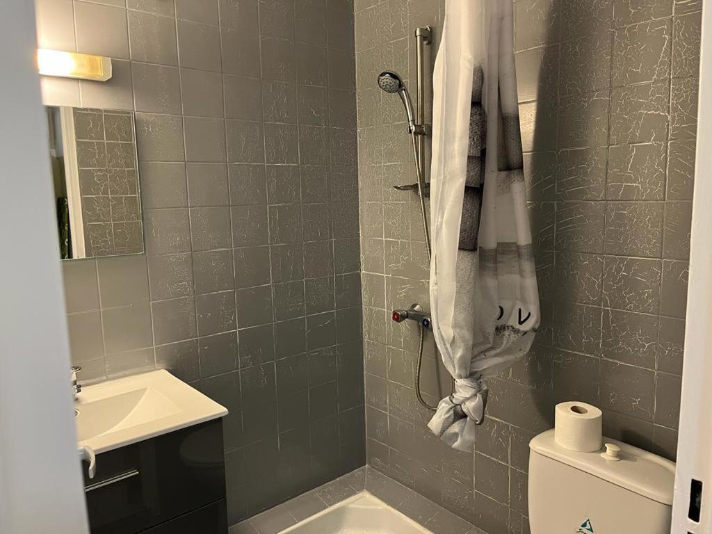 Agreable Appartement En Rez-De-Jardin A 450M De La Mer Sainte-Anne Dış mekan fotoğraf