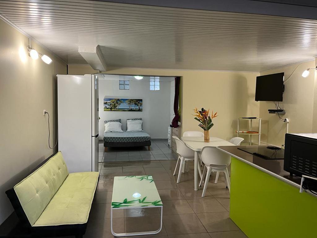 Agreable Appartement En Rez-De-Jardin A 450M De La Mer Sainte-Anne Dış mekan fotoğraf