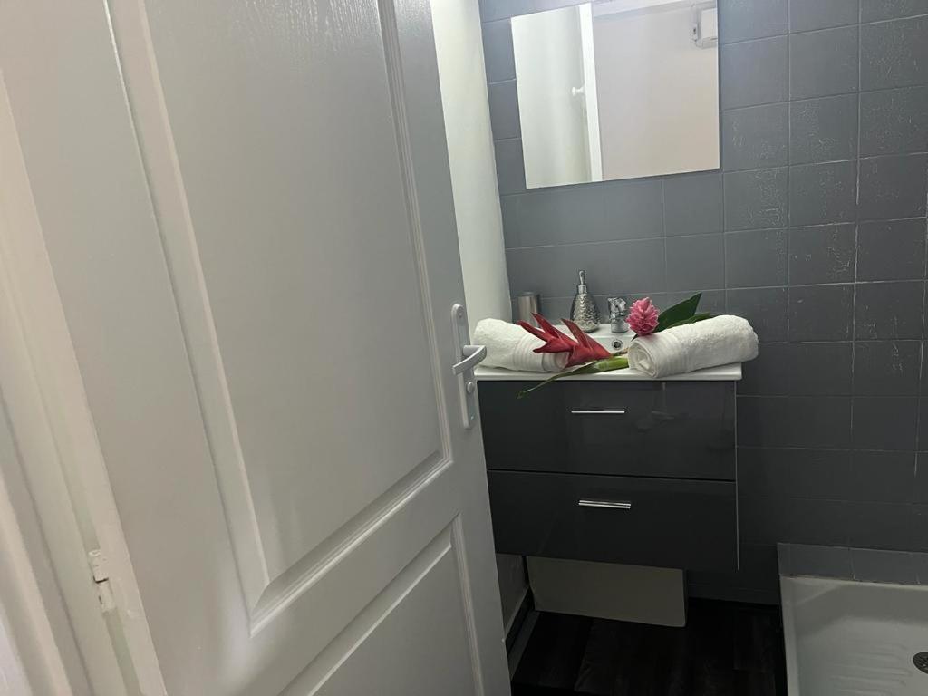 Agreable Appartement En Rez-De-Jardin A 450M De La Mer Sainte-Anne Dış mekan fotoğraf
